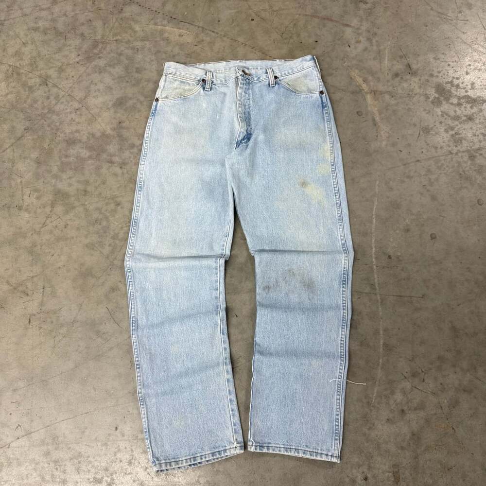 Wrangler Vintage Distressed Light Wash Jeans Size 36x32